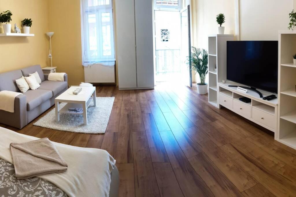 Corvin City Center Kisfaludy Apartman Daire Budapeşte Dış mekan fotoğraf